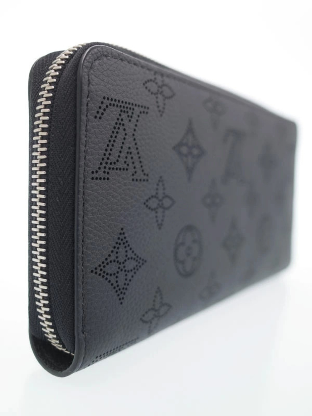 Louis Vuitton Zippy Long Mahina Zipper Round Wallet Black